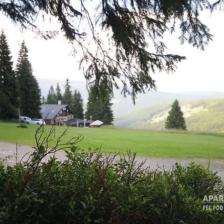 Apartman Pec Pod Snezkou アパート