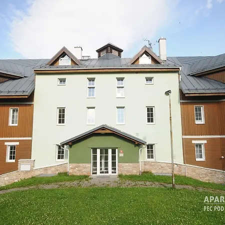 Apartman Pec Pod Snezkou アパート